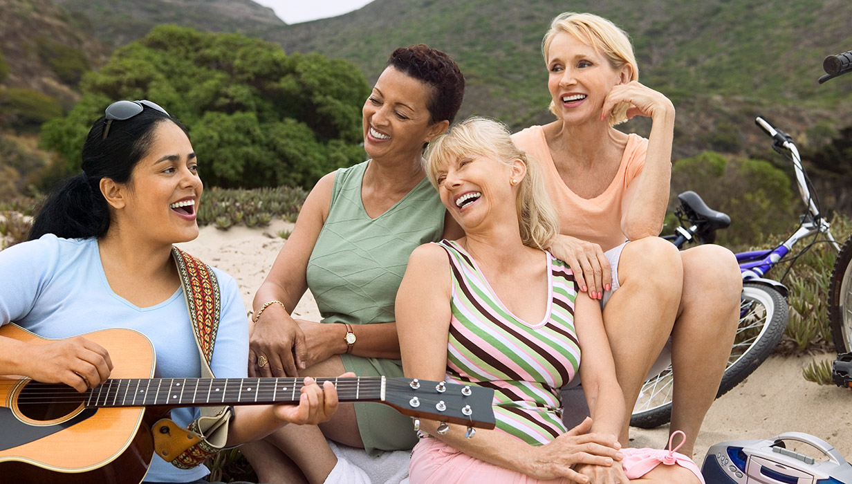 Women-with-guitar_1232x700